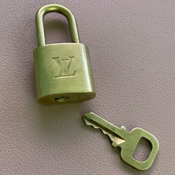Authentic vintage Louis Vuitton Lock and Key 317 - Picture 2 of 4